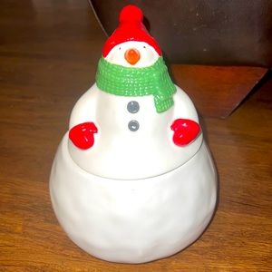 Hallmark Snowman Hand painted ceramic Holiday jar! Like new. 8" tall 6" wide